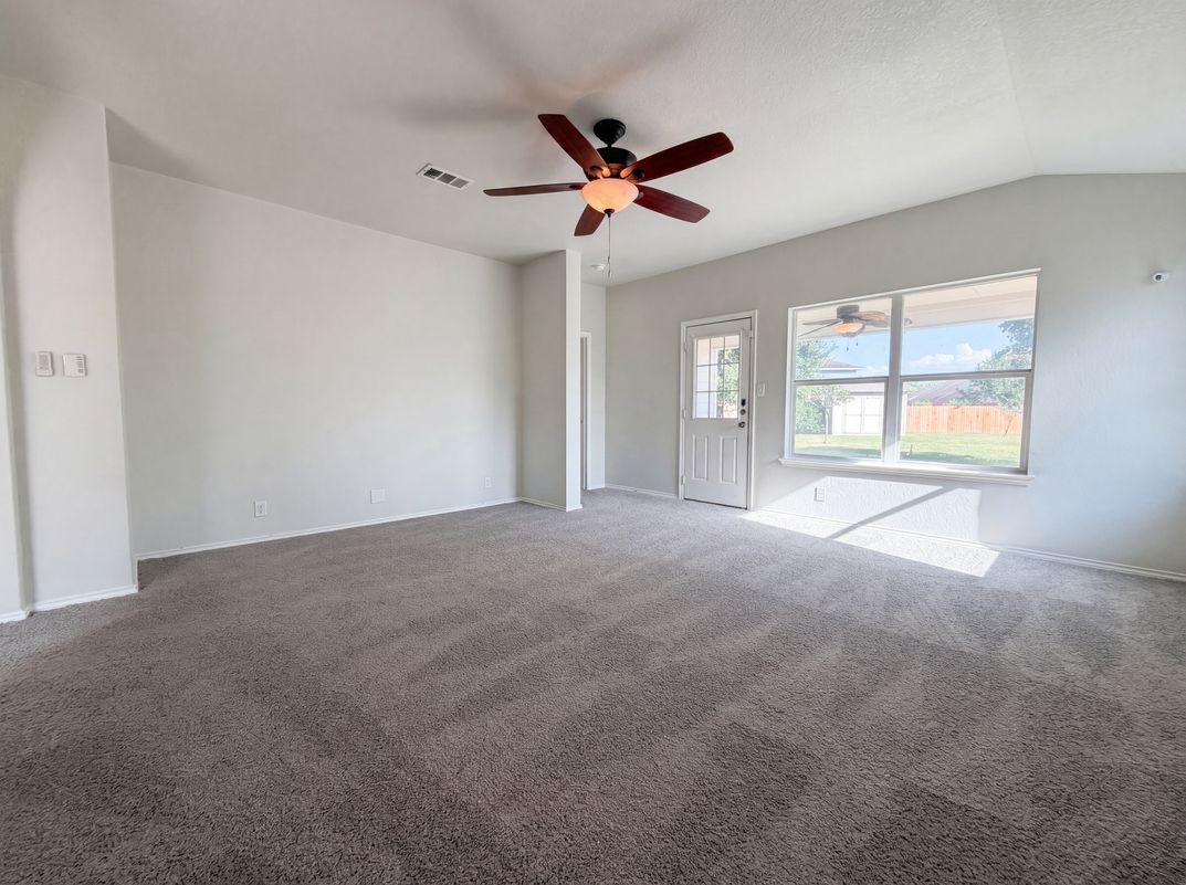 Photo 9 of 16 of 2886 Oakbranch Rdg, New Braunfels, TX