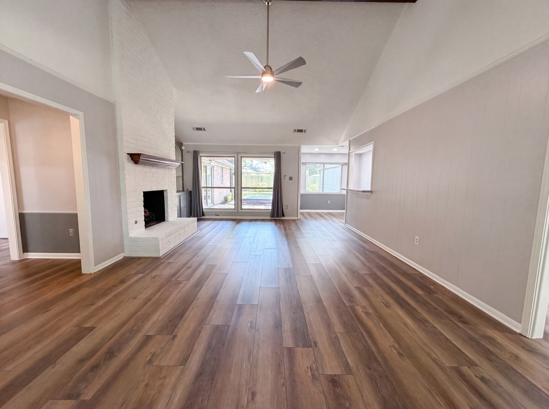 Photo 3 of 20 of 10327 Sweetwood Dr, Houston, TX