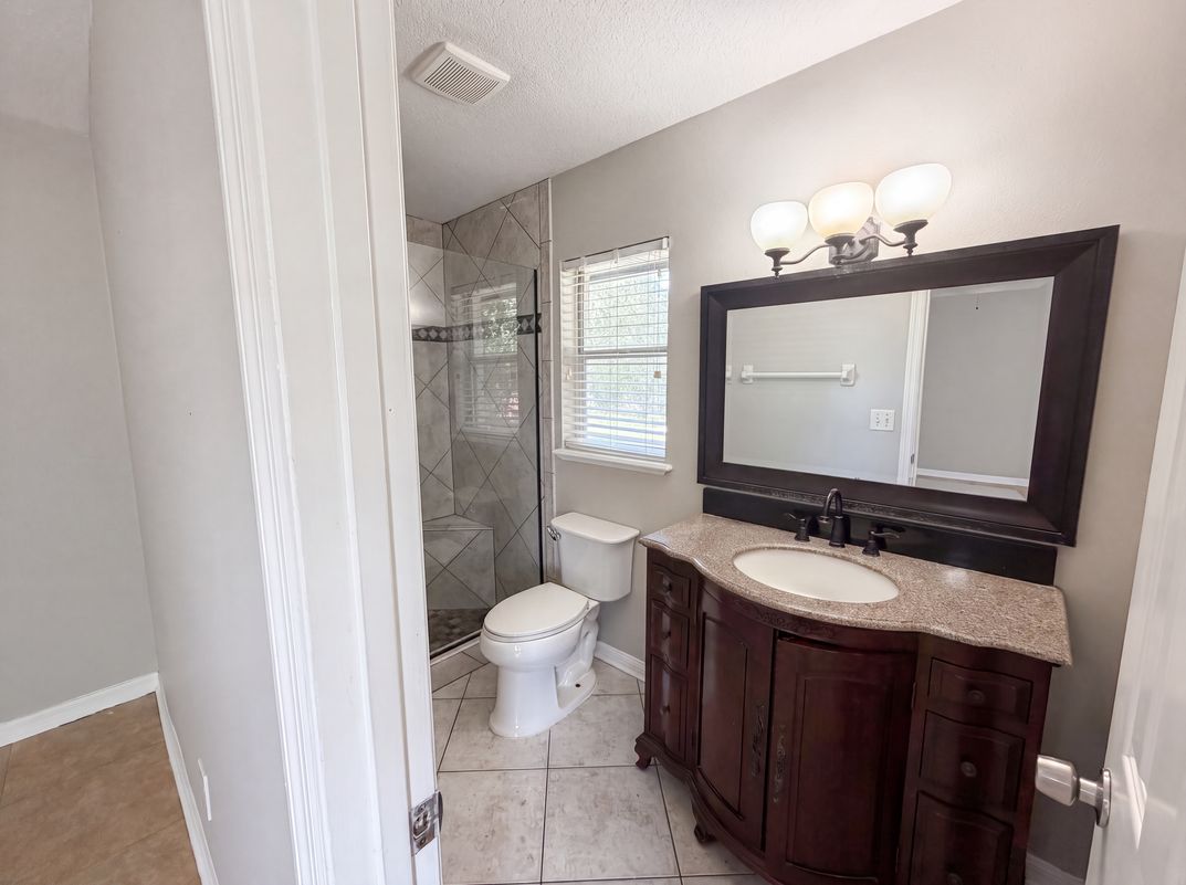Photo 19 of 29 of 17802 Jefferson St, Oakland, FL