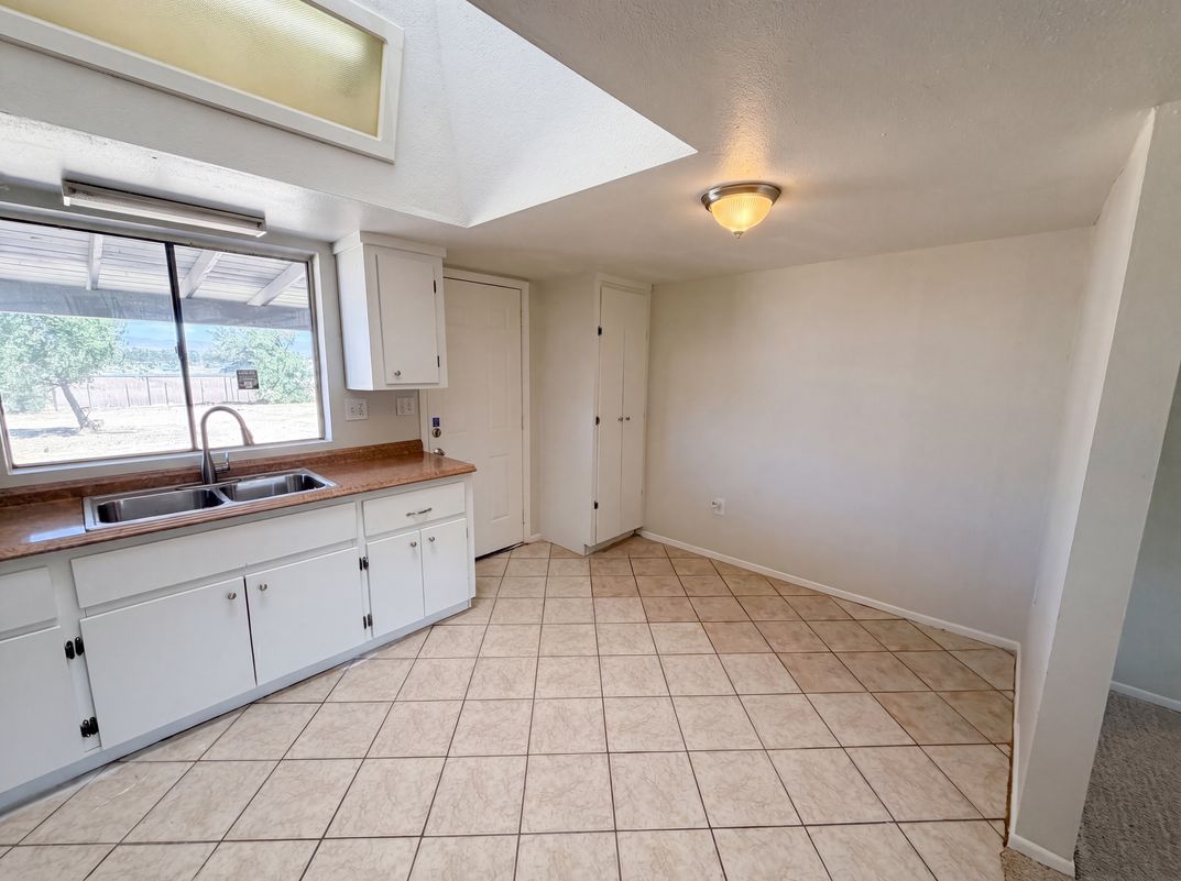 Photo 6 of 25 of 13191 El Rio Rd, Victorville, CA