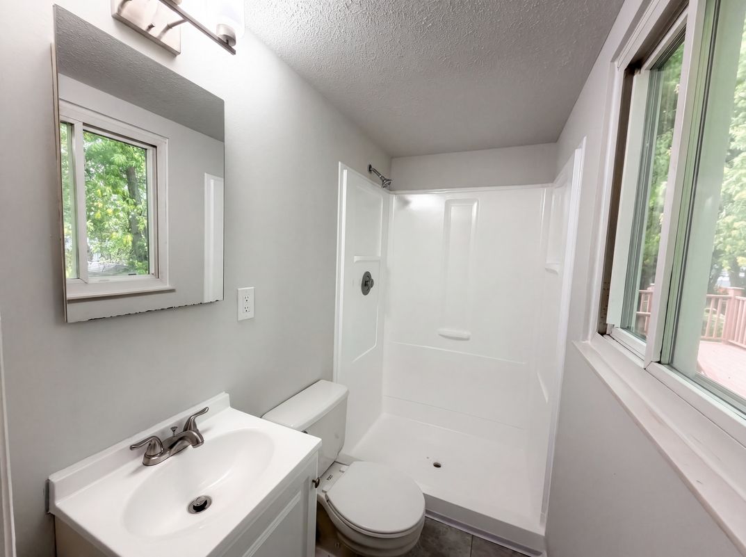 Photo 12 of 18 of 918 Bremerton Dr, Indianapolis, IN