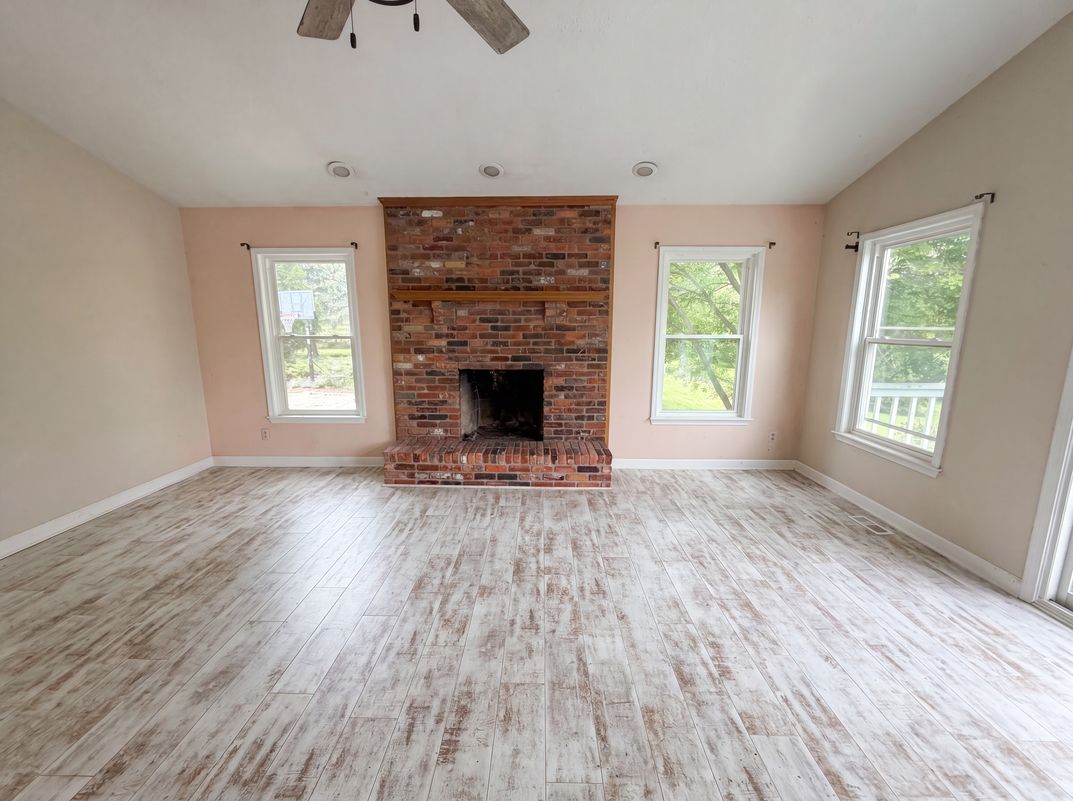 Photo 3 of 19 of 6536 Mountview Ct, Brighton, MI
