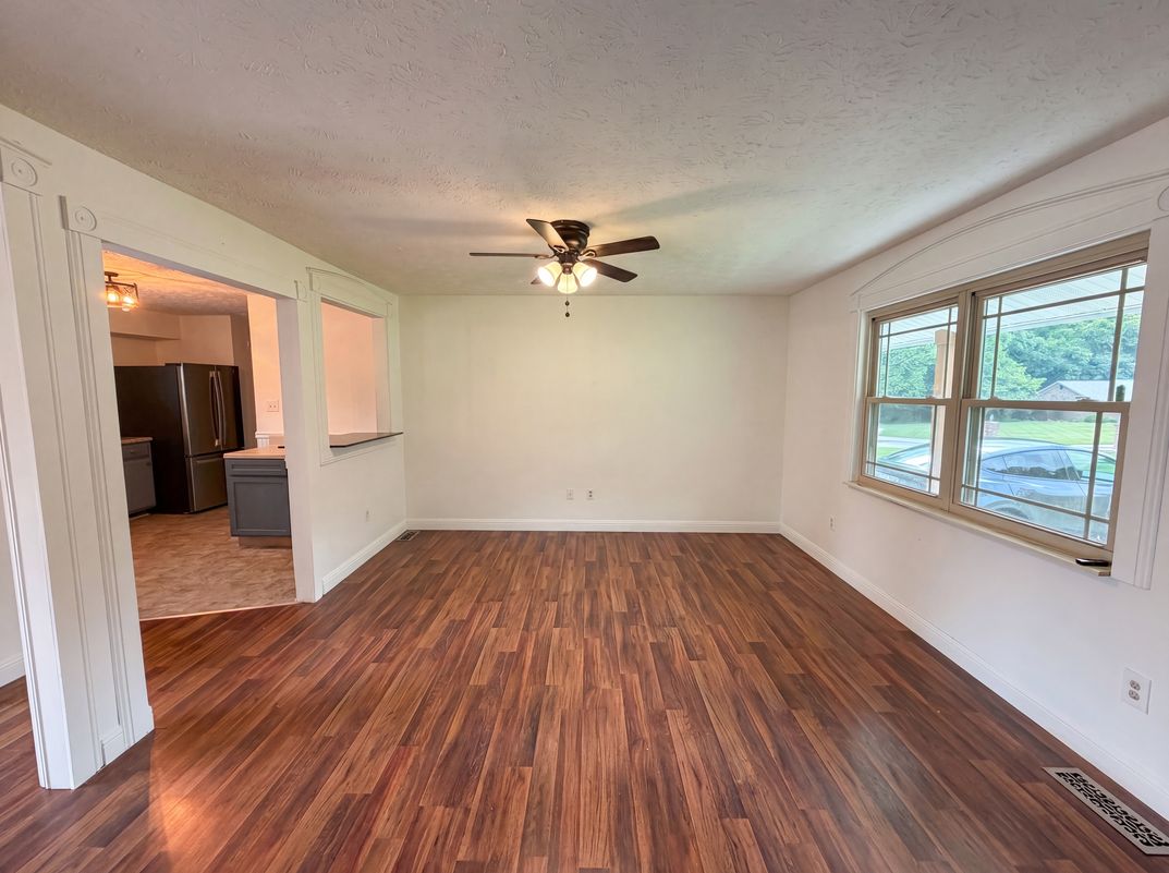 Photo 8 of 30 of 8505 Troutman Ln, Knoxville, TN