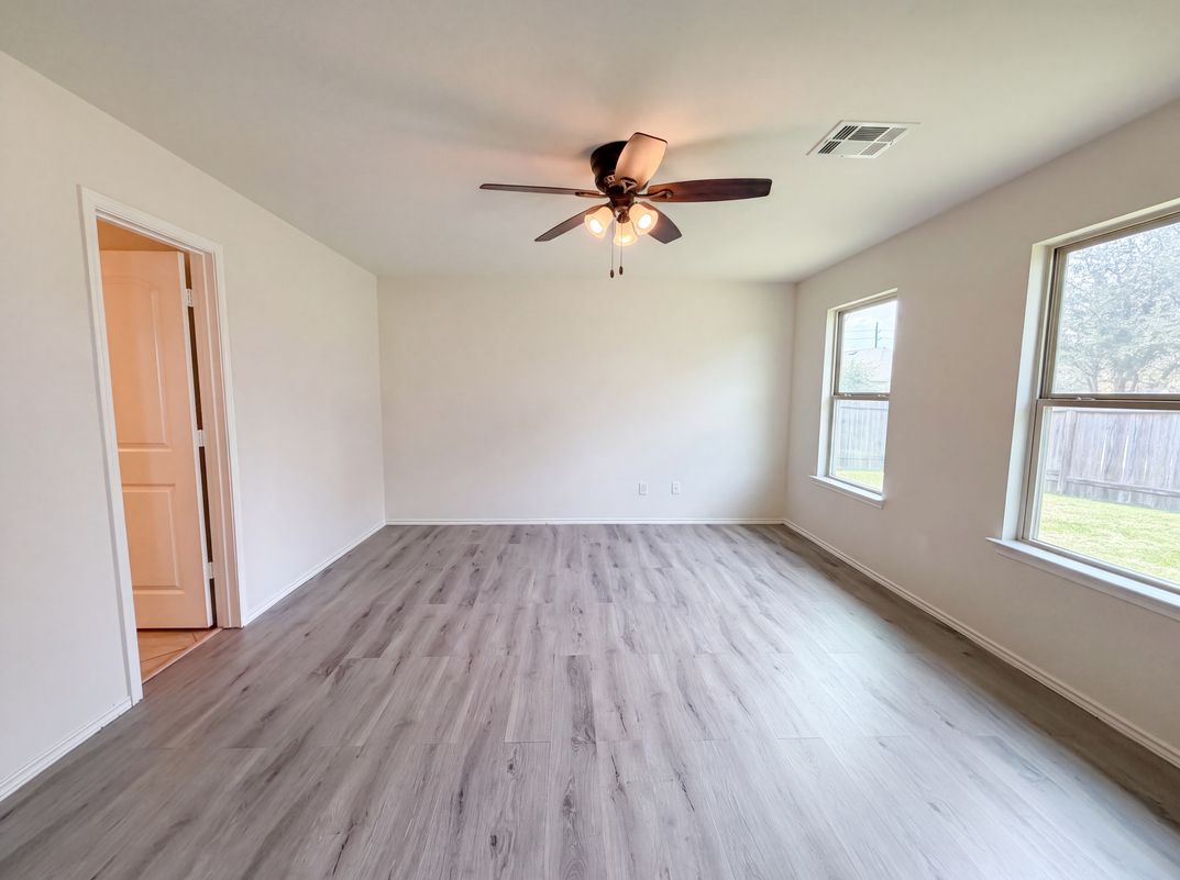 Photo 9 of 17 of 3603 Indigo Forest St, Spring, TX