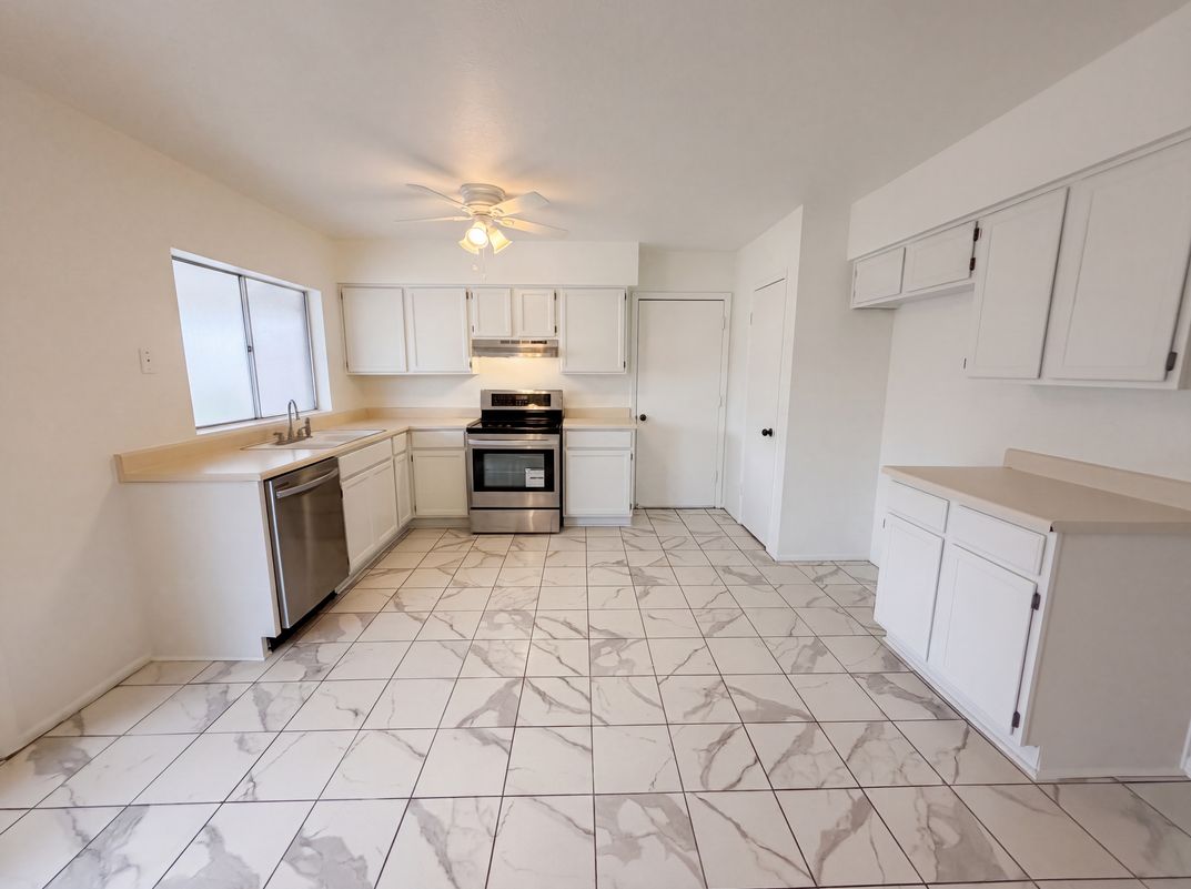 Photo 6 of 21 of 6036 N 72nd Dr, Glendale, AZ