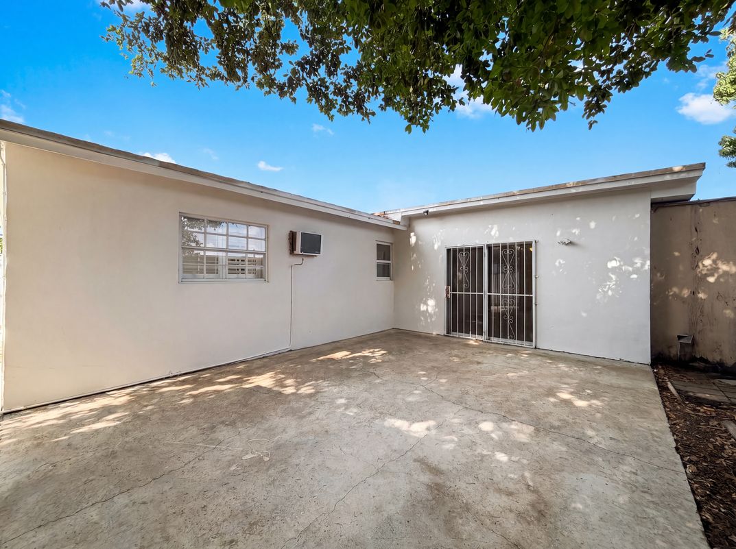 Photo 5 of 20 of 4403 NW 202nd St, Miami Gardens, FL