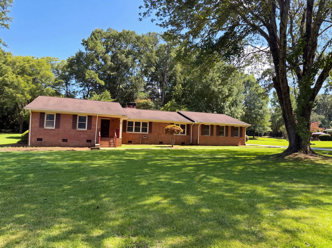 Property photo 1 of 604 Meadowbrook Dr