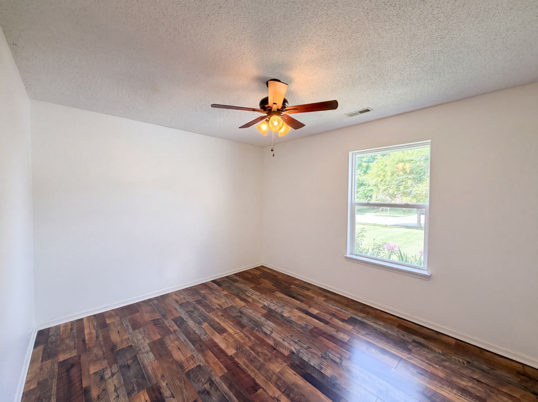 Photo 9 of 16 of 345 Leffler Dr, Indianapolis, IN