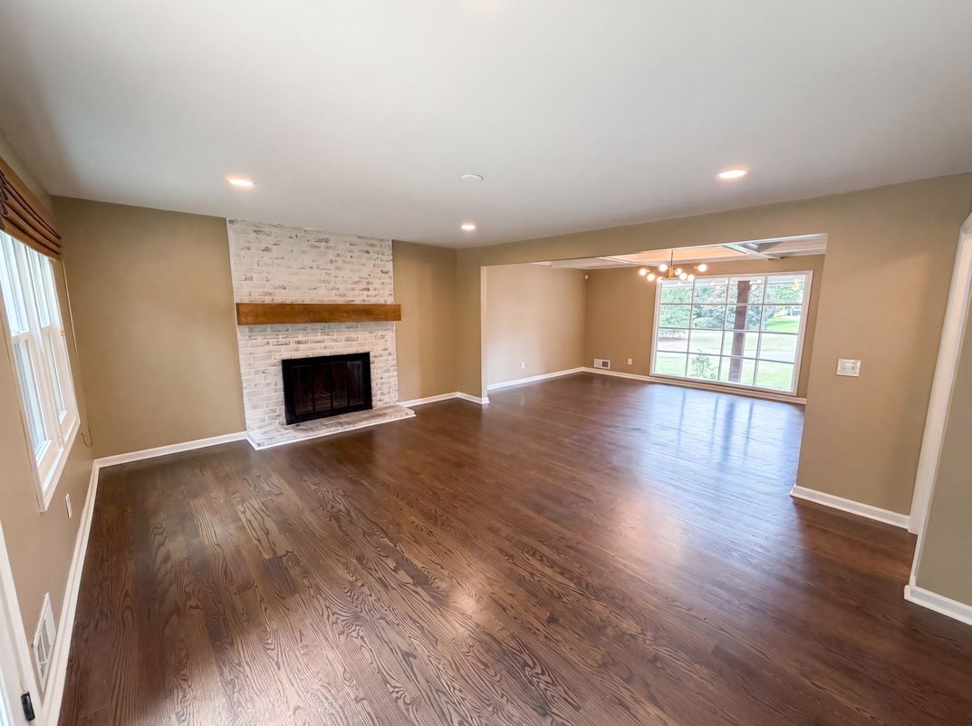 Photo 7 of 38 of 1772 Huntingford Dr, Marietta, GA