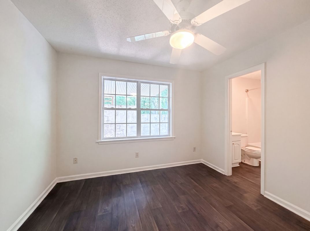 Photo 11 of 17 of 221 Grandview Dr, Statesville, NC