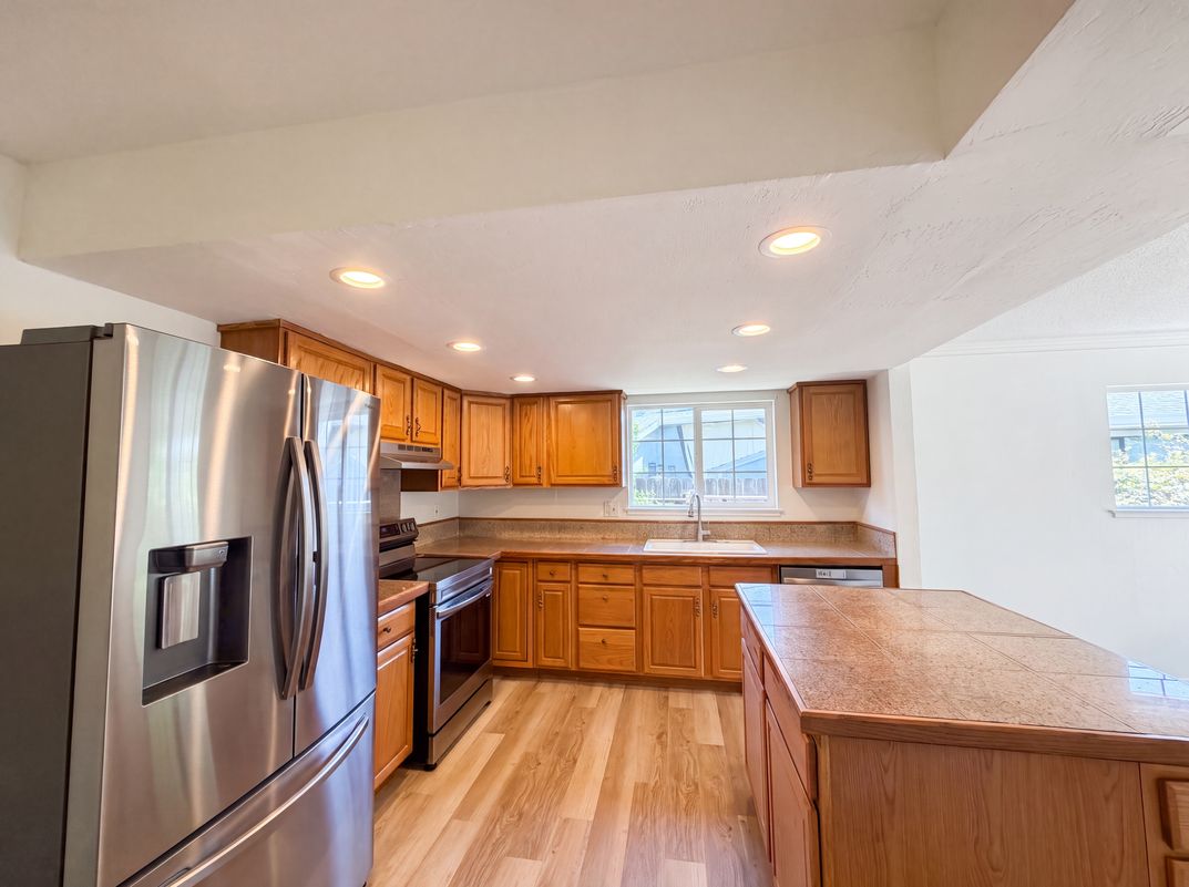 Photo 14 of 41 of 7007 Ursa Pkwy, Sacramento, CA