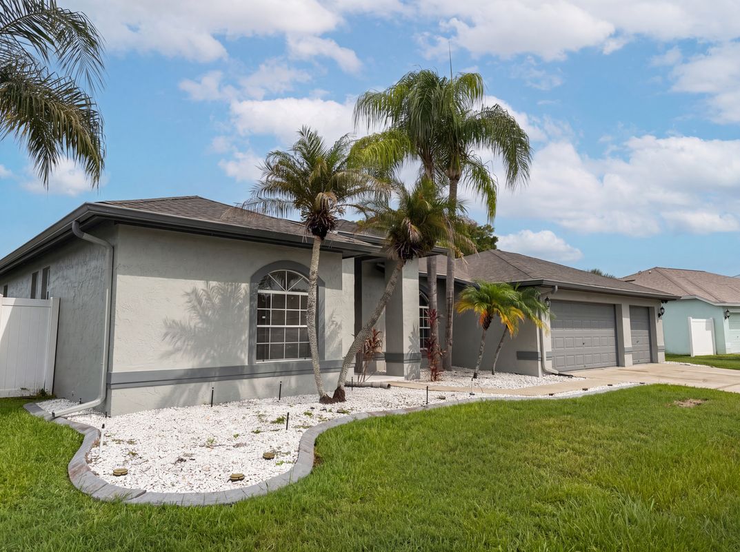 Photo 21 of 28 of 12919 Prestwick Dr, Riverview, FL