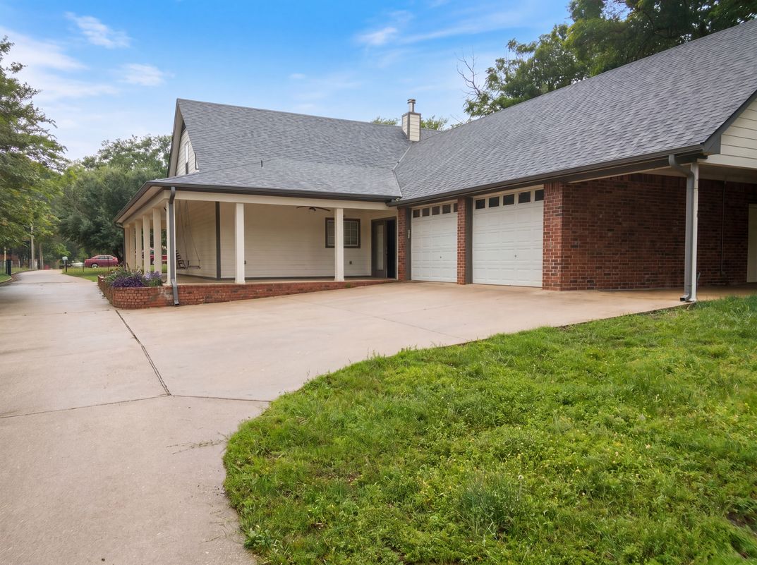 Photo 5 of 19 of 302 Bascom Rd, Whitehouse, TX