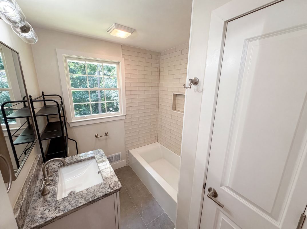 Photo 17 of 23 of 2320 Capehart Cir NE, Atlanta, GA