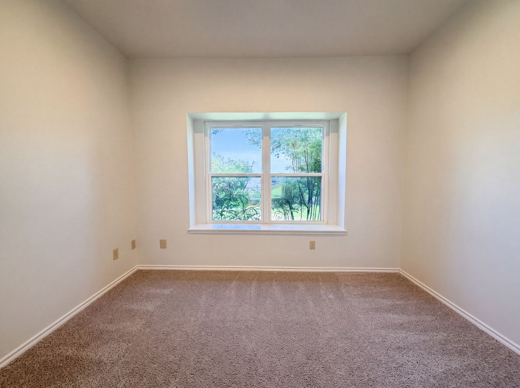 Photo 9 of 23 of 7632 Westwind Dr, Fort Worth, TX