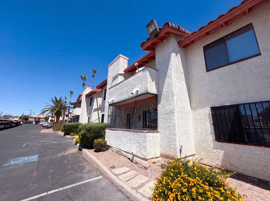 Photo 5 of 23 of 1701 E Katie Ave, Las Vegas, NV