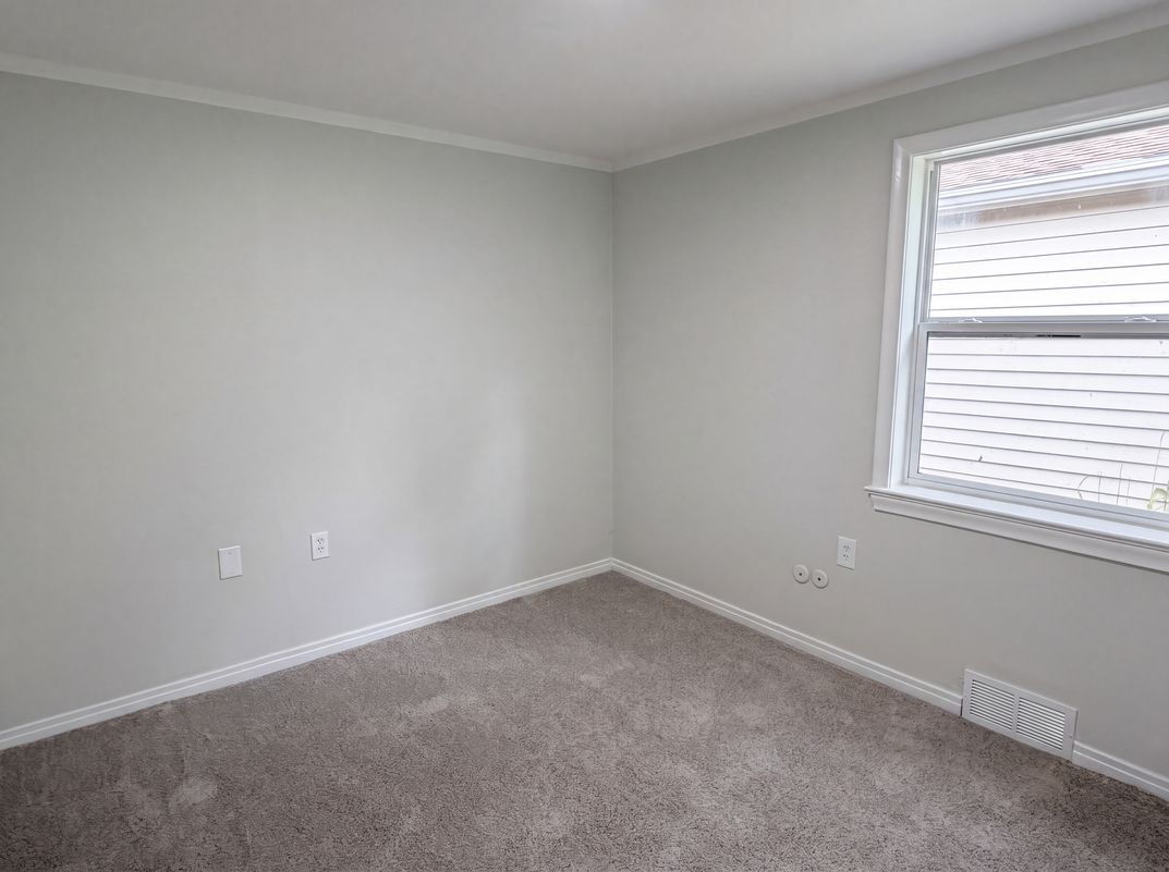 Photo 10 of 22 of 30406 Everett St, Southfield, MI