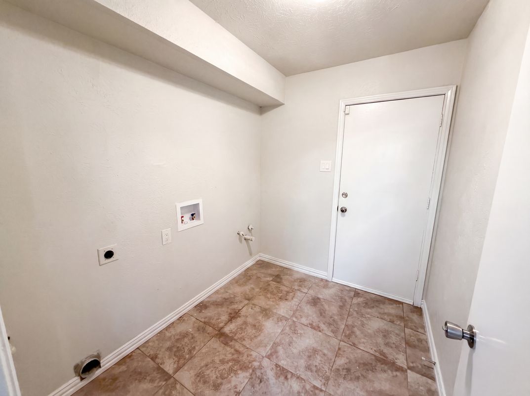 Photo 19 of 21 of 316 Brookwood Dr, Desoto, TX