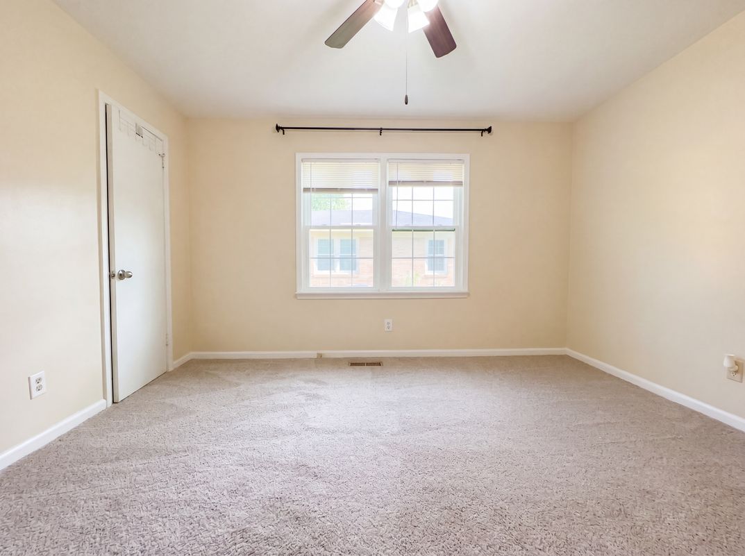 Photo 4 of 22 of 1808 Dailey Ter NW, Huntsville, AL