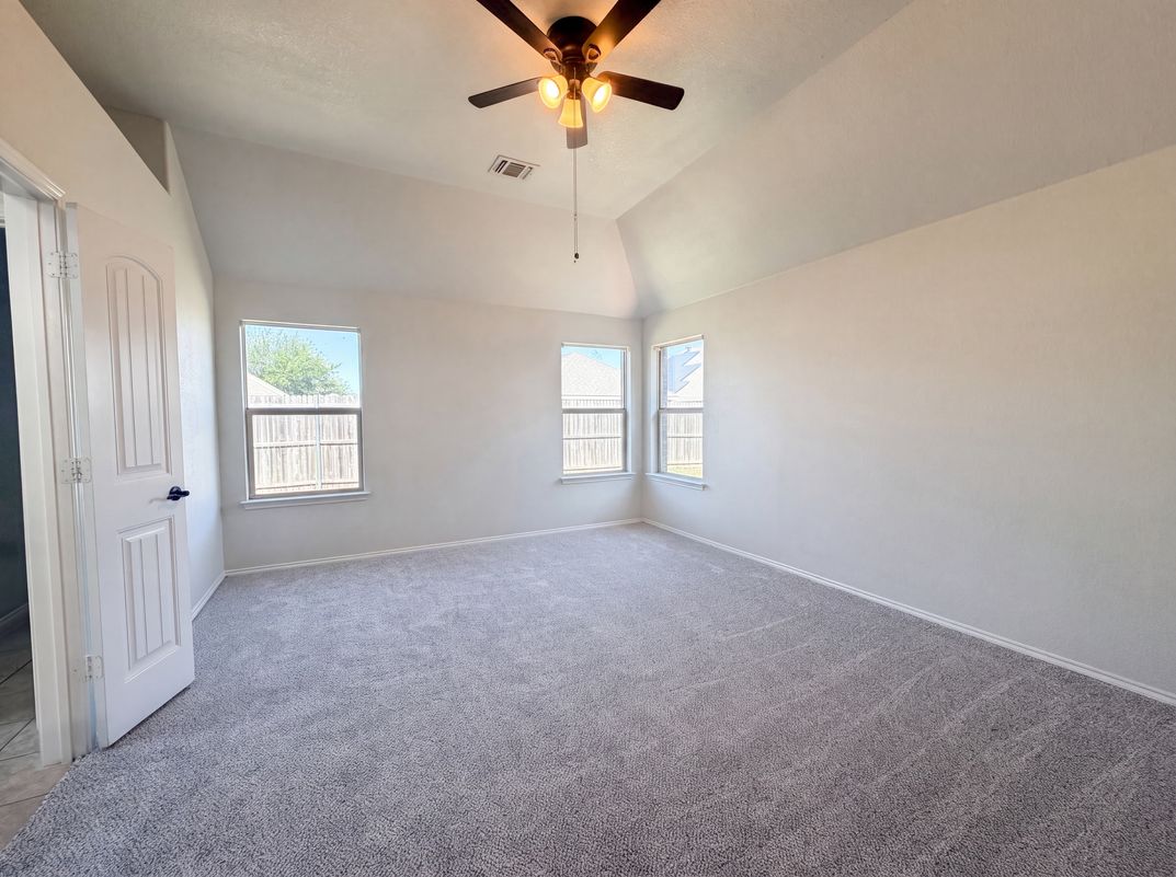 Photo 13 of 21 of 11920 Hassop Ln, Burleson, TX