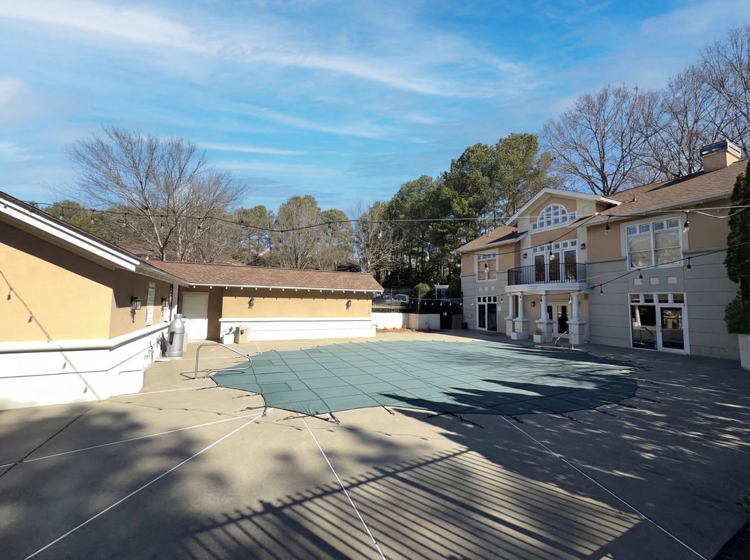 Photo 5 of 24 of 2700 Pine Tree Rd NE, Atlanta, GA