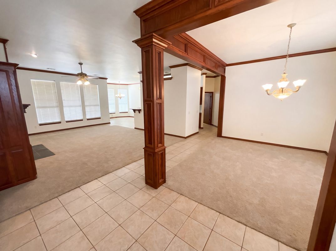 Property photo 3 of 13808 S Robinson Ave