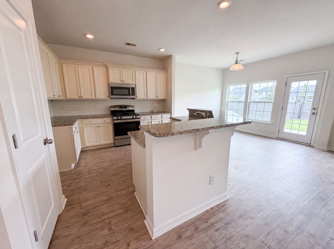 Property photo 2 of 747 Redbud Ln