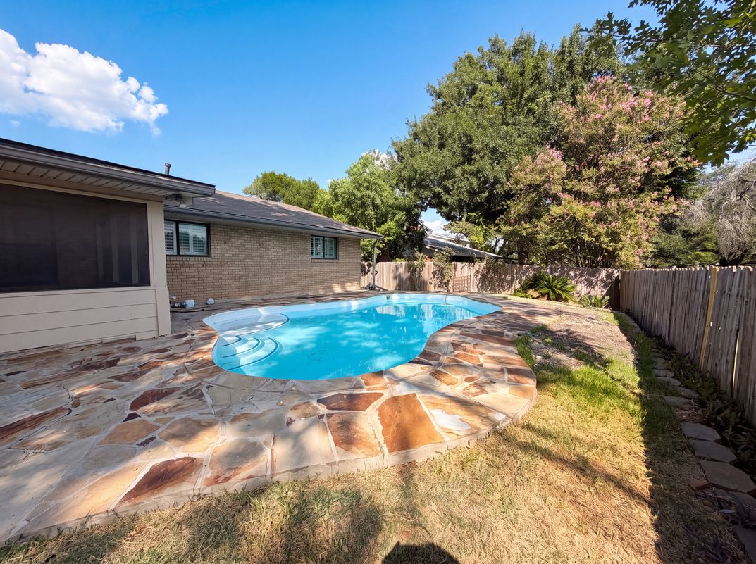 Photo 20 of 21 of 326 De Soto Dr, Universal City, TX