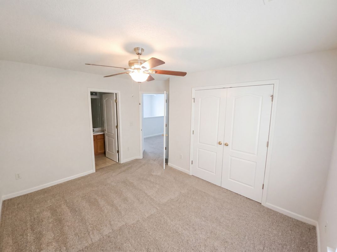 Photo 4 of 18 of 220 Fox Creek Blvd, Woodstock, GA
