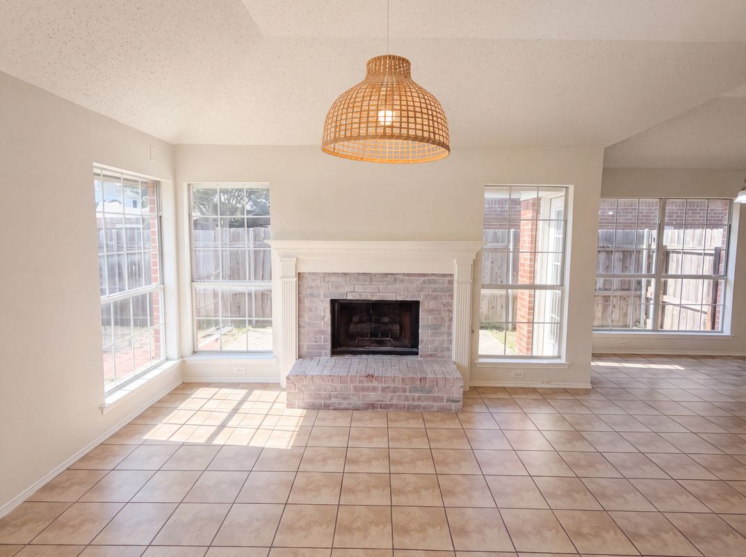 Photo 3 of 26 of 7008 Chateau Dr, Frisco, TX