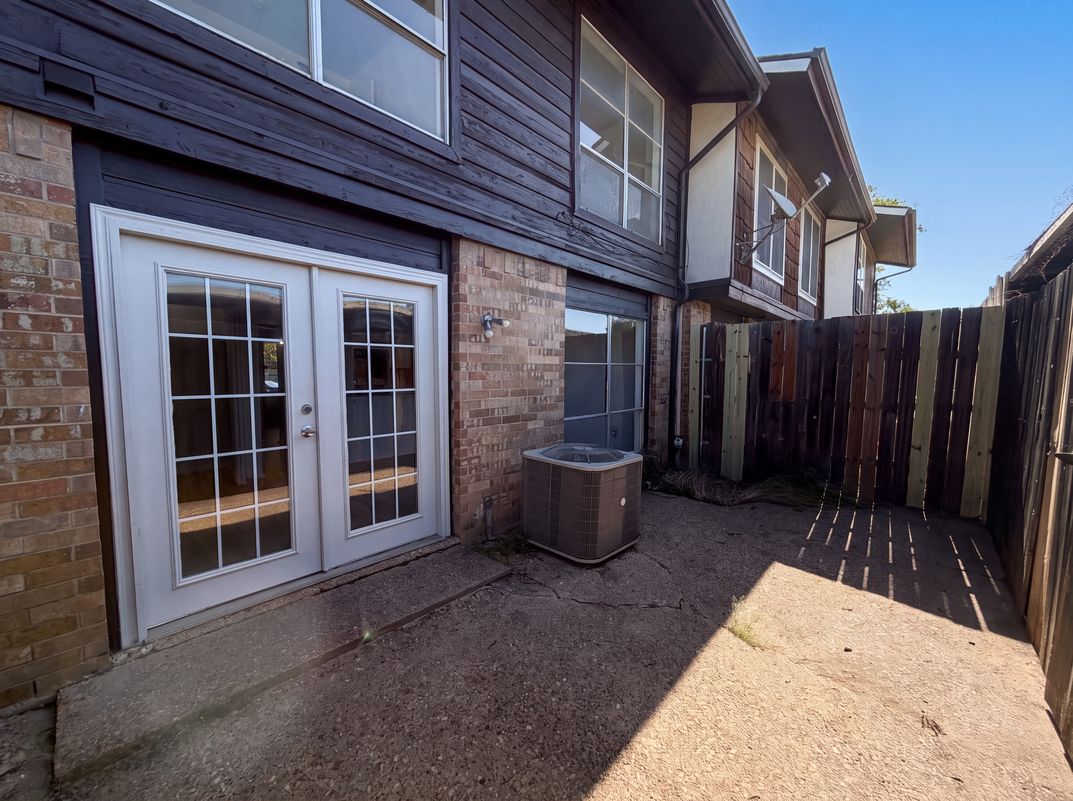 Photo 5 of 21 of 260 Rolling Hills Pl, Lancaster, TX