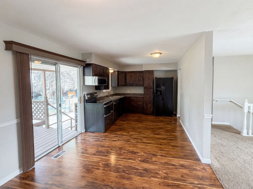 Property photo 2 of 750 W Gentile St