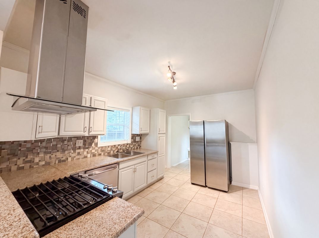 Photo 6 of 21 of 1773 Sylvan Rd SW, Atlanta, GA