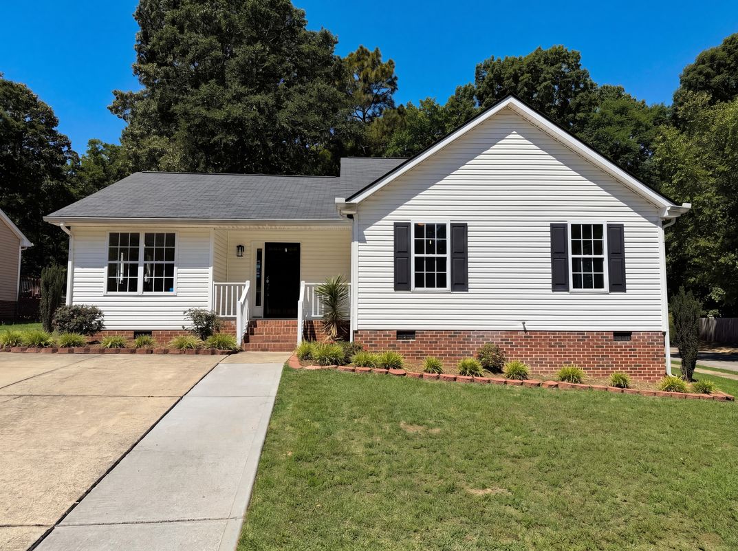 Photo 17 of 20 of 301 Hocutt Dr, Clayton, NC