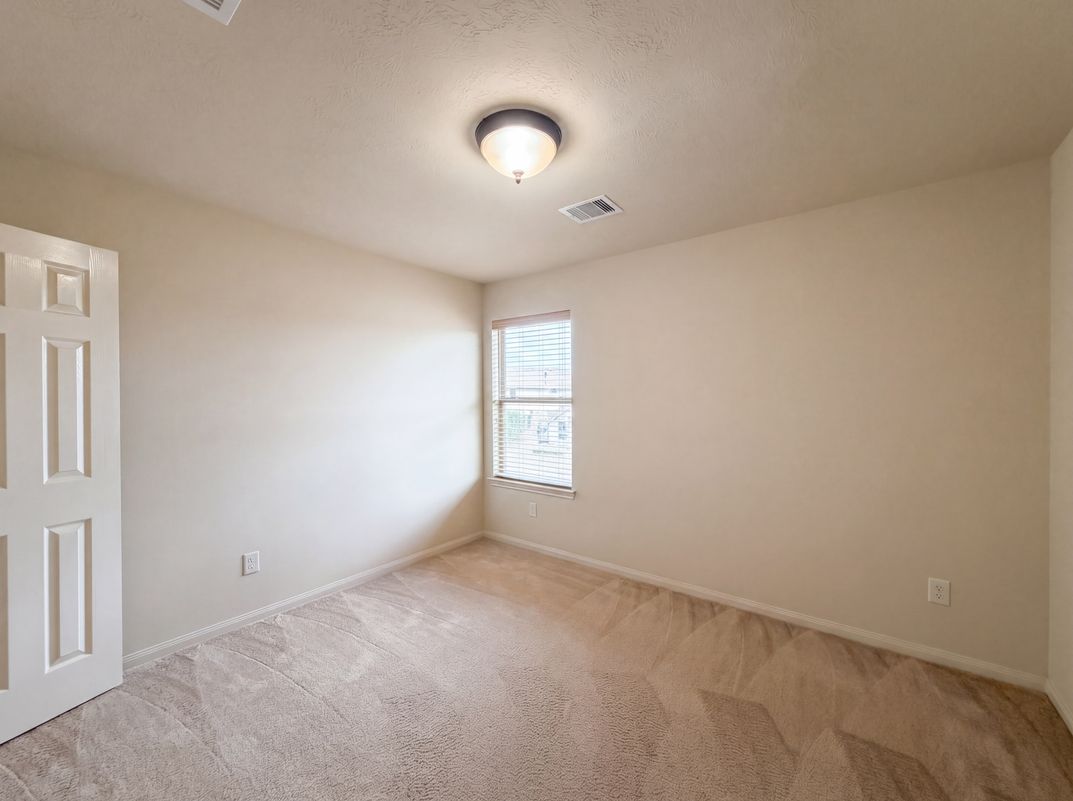 Photo 18 of 25 of 4710 Autumn Pine Ln, Houston, TX