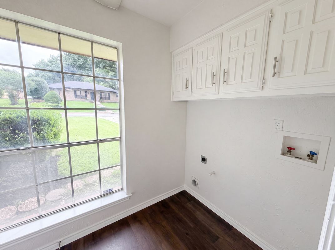 Photo 17 of 20 of 722 S Forest Ln, Duncanville, TX