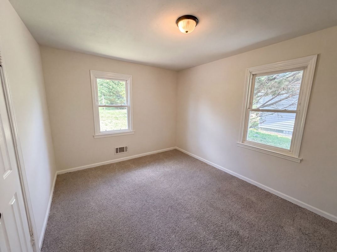 Photo 11 of 16 of 314 Langston Dr, Greenville, SC