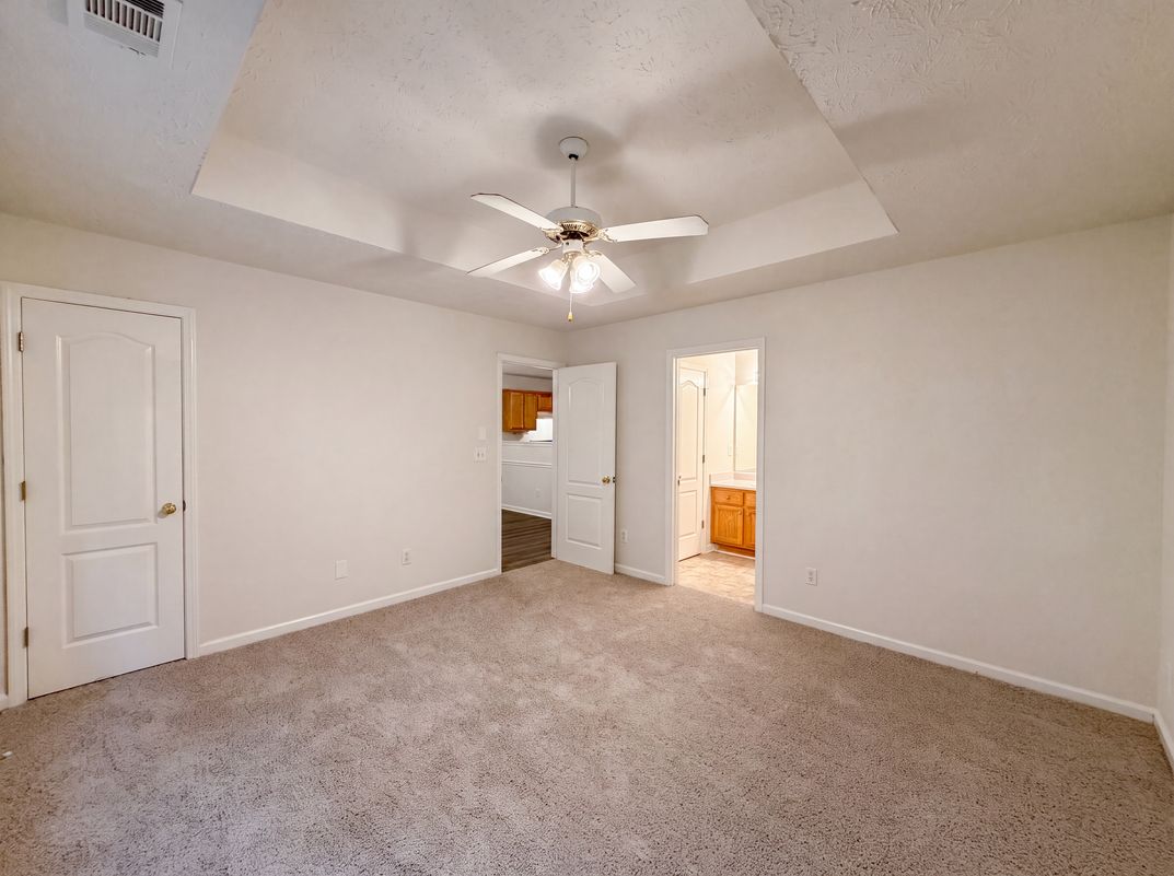 Photo 4 of 18 of 10543 Crabtree Dr, Jonesboro, GA