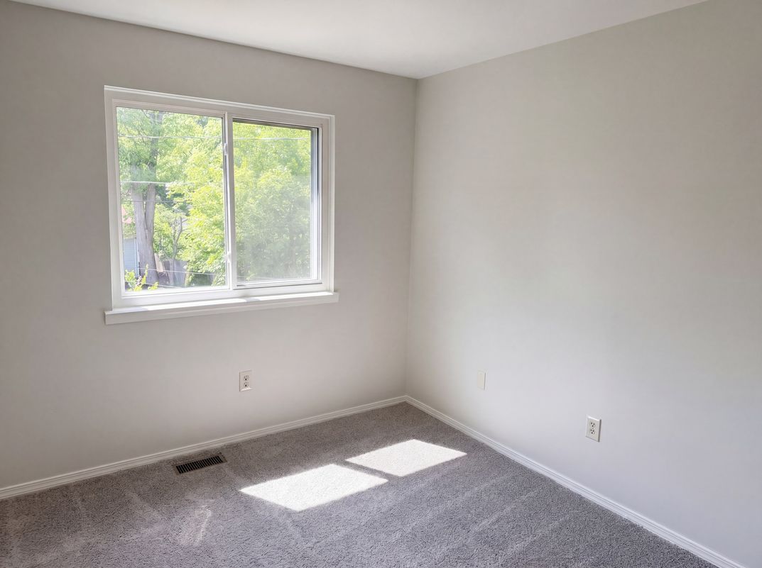 Photo 15 of 28 of 21425 Averhill St, Farmington Hills, MI