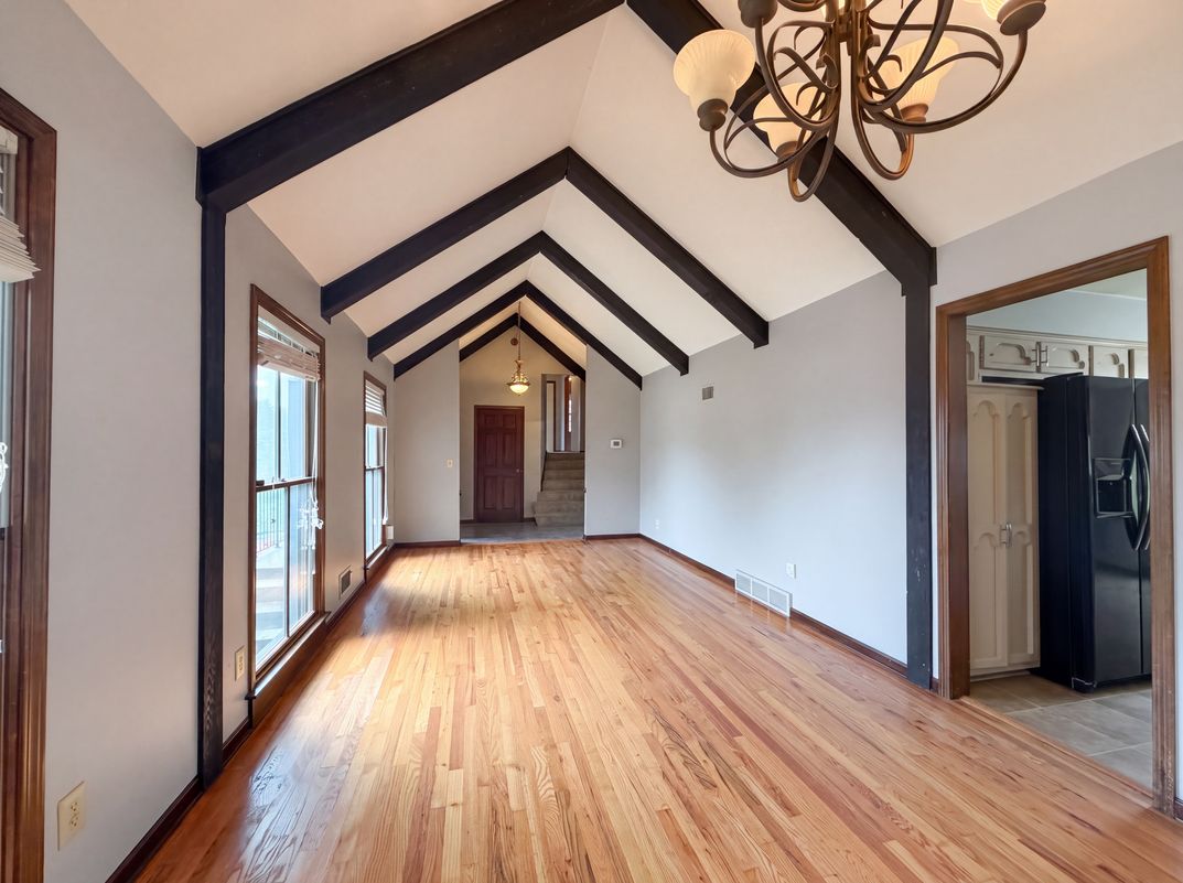 Photo 8 of 27 of 6916 N Overland Dr, Kansas City, MO