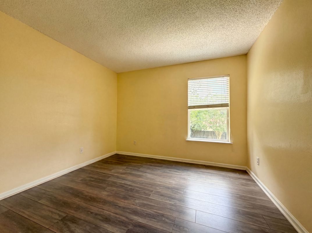 Photo 17 of 27 of 7002 Beekman Lake Dr, Jacksonville, FL