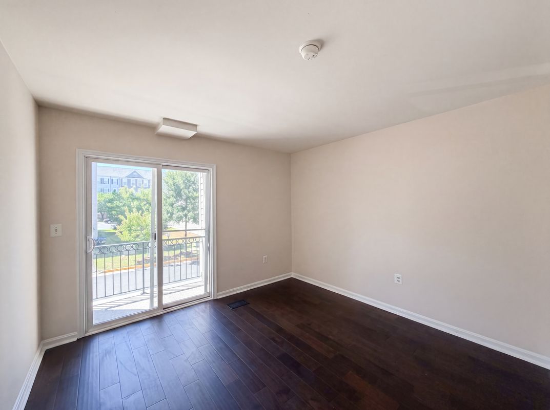 Photo 17 of 54 of 15489 Chopawamsic Ct, Woodbridge, VA
