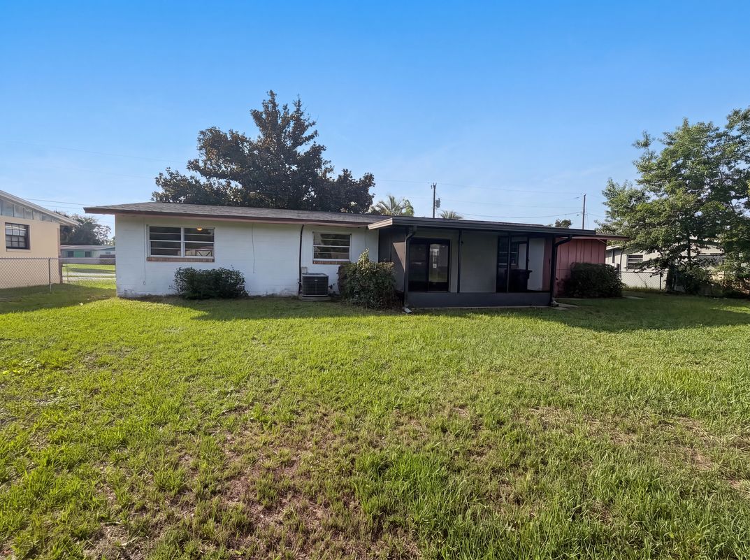 Photo 16 of 17 of 279 Bonnlyn Dr, Orange Park, FL