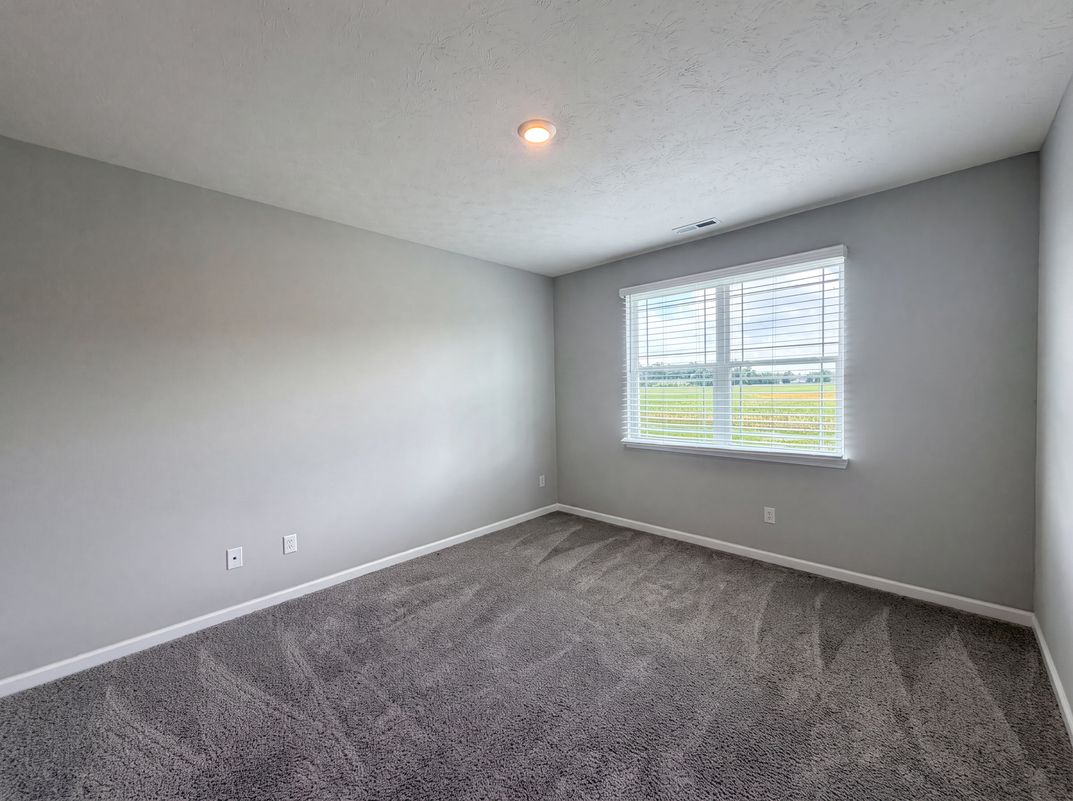 Photo 4 of 19 of 1671 Fairmount Dr, Greenfield, IN