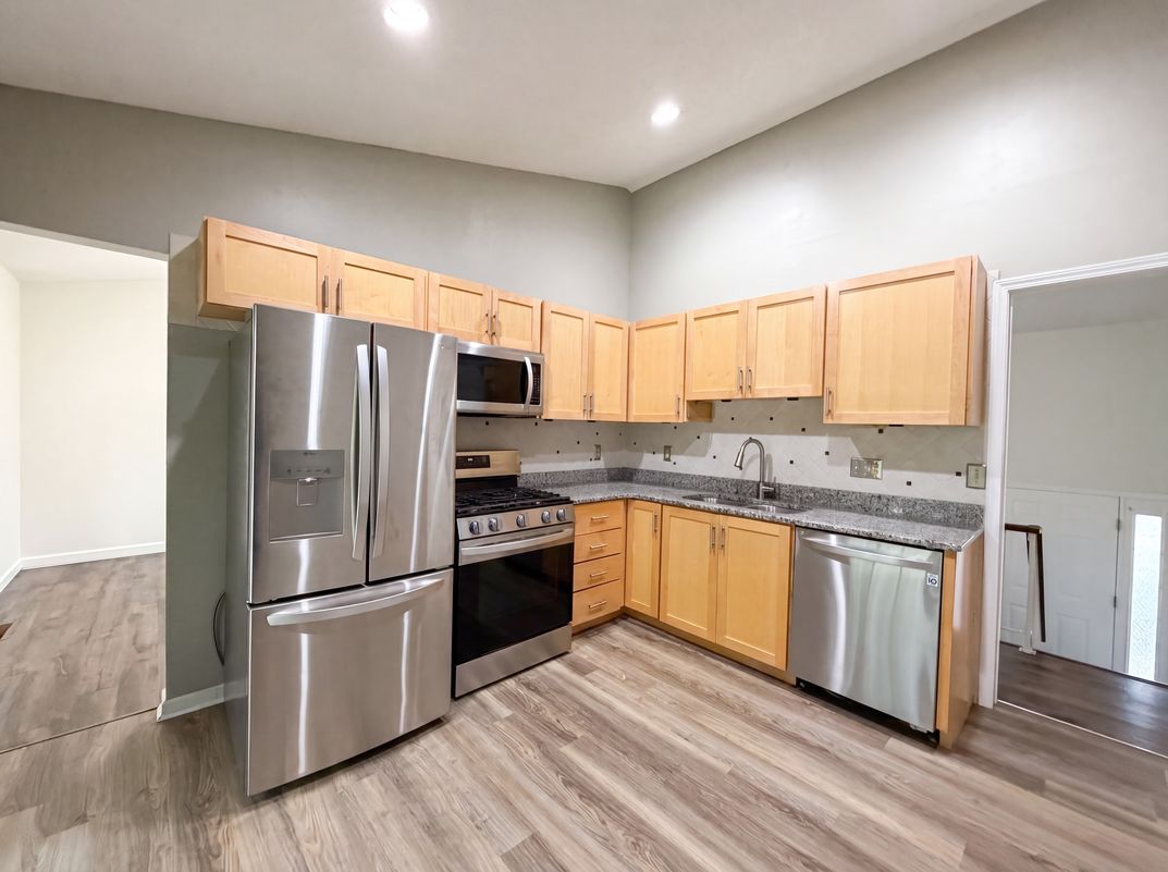 Photo 2 of 20 of 743 Eaglebrooke Dr, Ballwin, MO