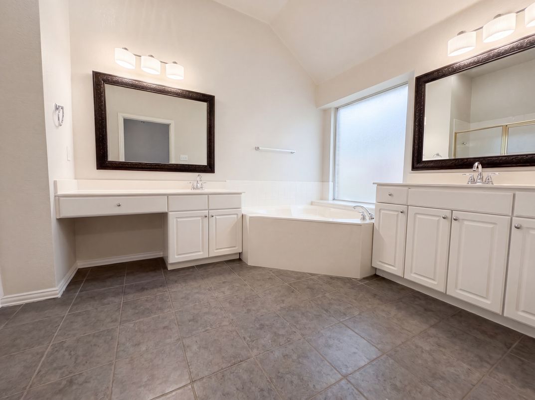 Photo 8 of 17 of 1441 Forest Oaks Ct, Frisco, TX