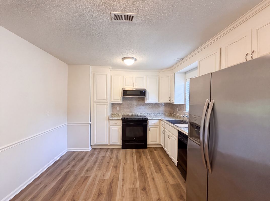 Photo 7 of 20 of 1311 W Meadowview Rd, Greensboro, NC