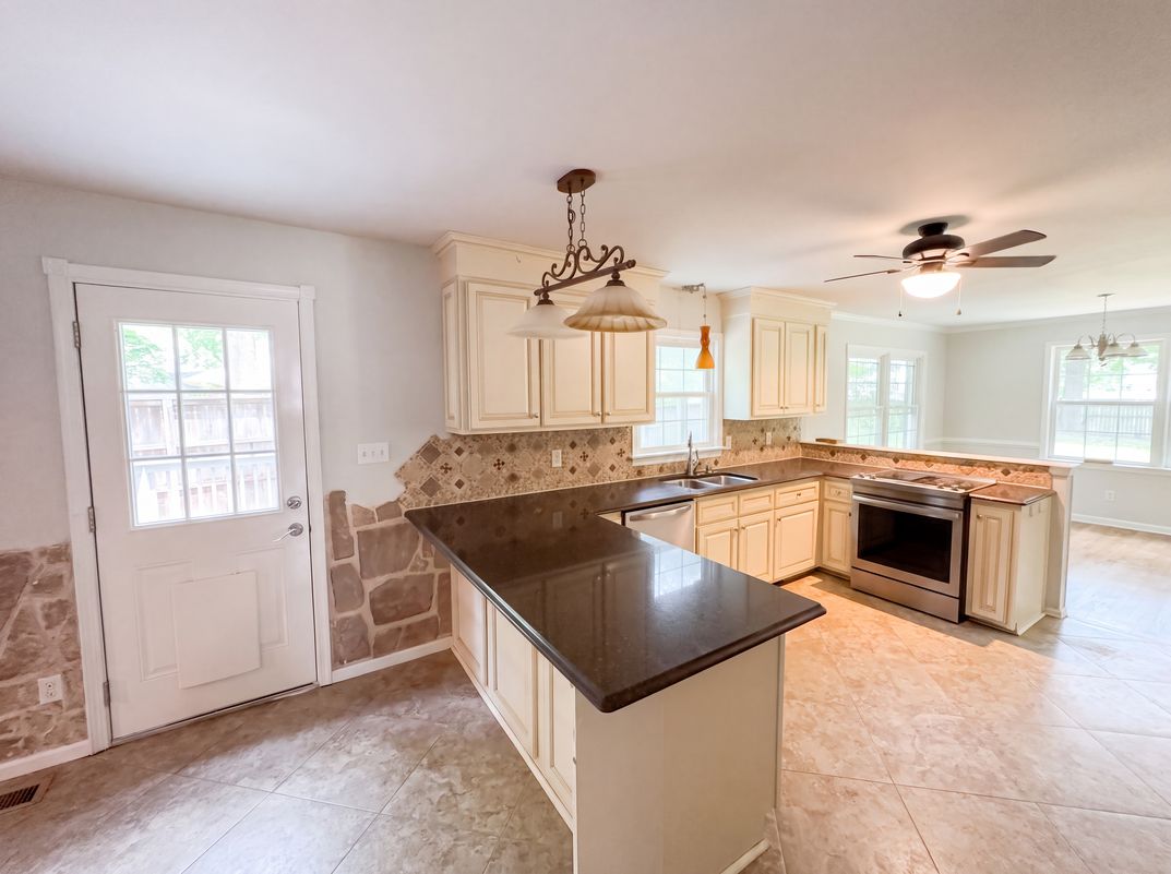 Photo 6 of 26 of 101 Bonito Dr, Yorktown, VA