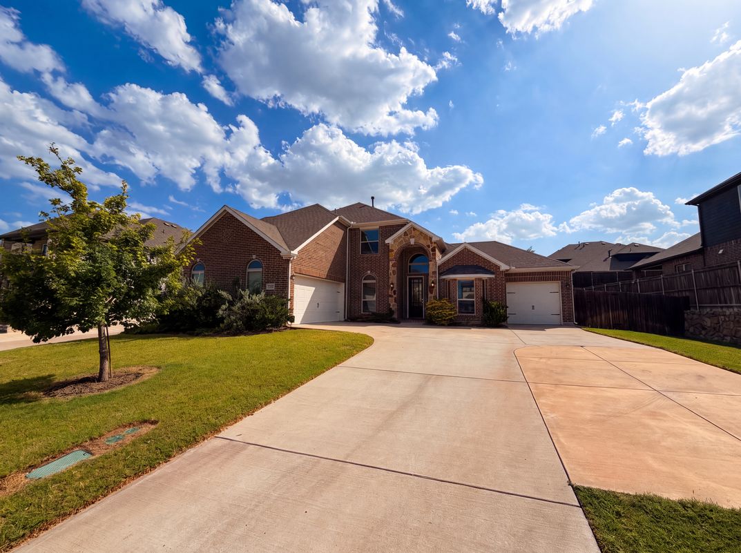 Photo 6 of 34 of 4305 Curlew Ln, Garland, TX