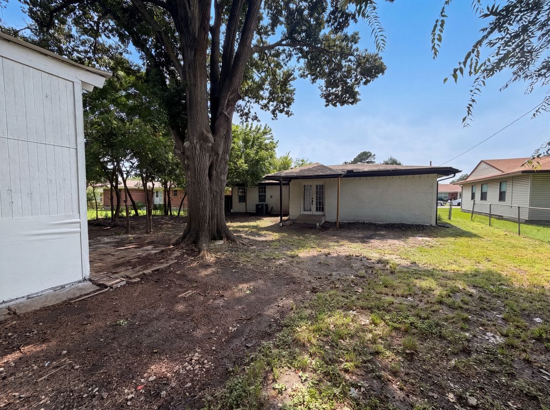 Photo 5 of 16 of 321 S 4th St, Wylie, TX